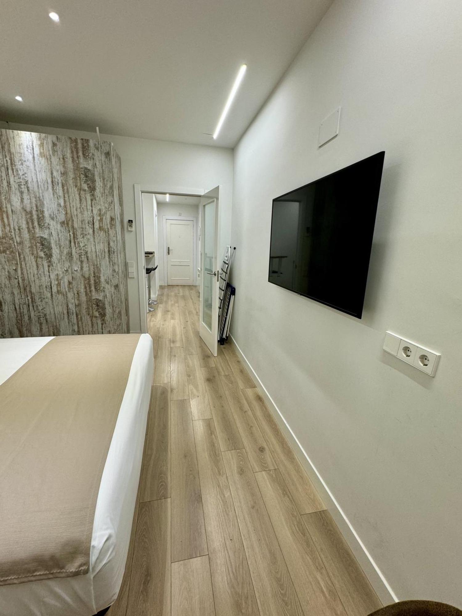 Apartamentos Apolo Мадрид Екстериор снимка