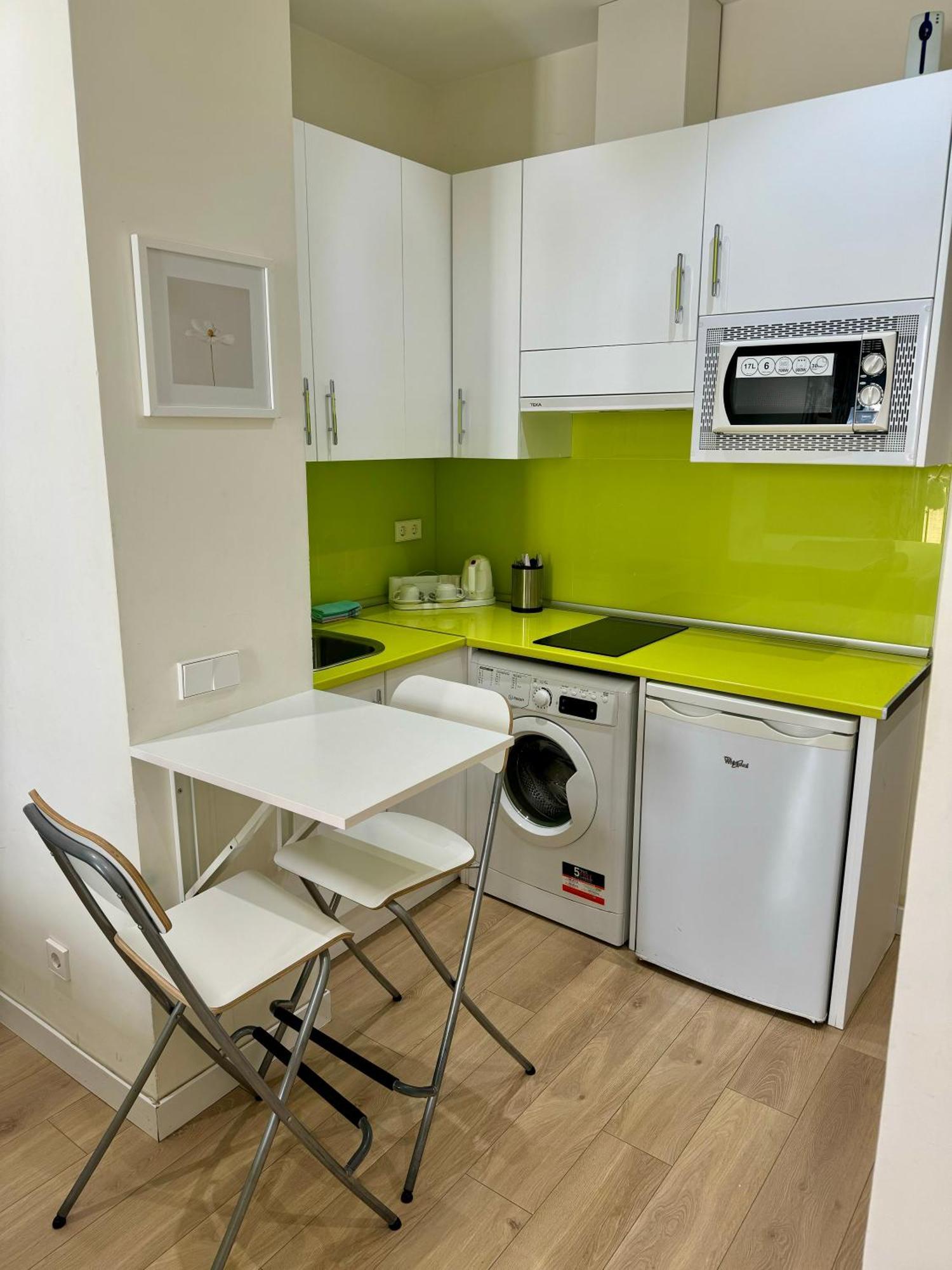Apartamentos Apolo Мадрид Екстериор снимка