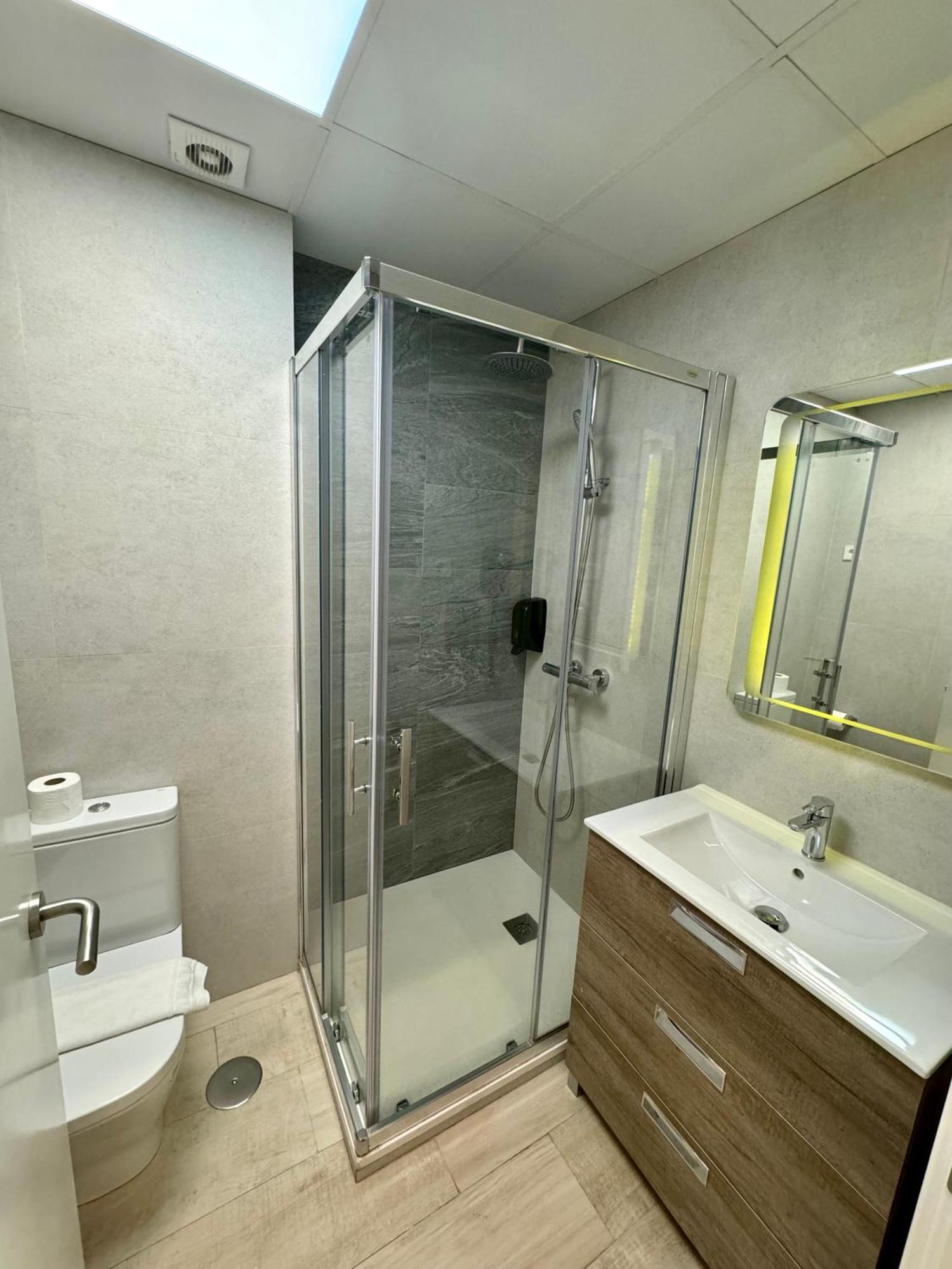 Apartamentos Apolo Мадрид Екстериор снимка