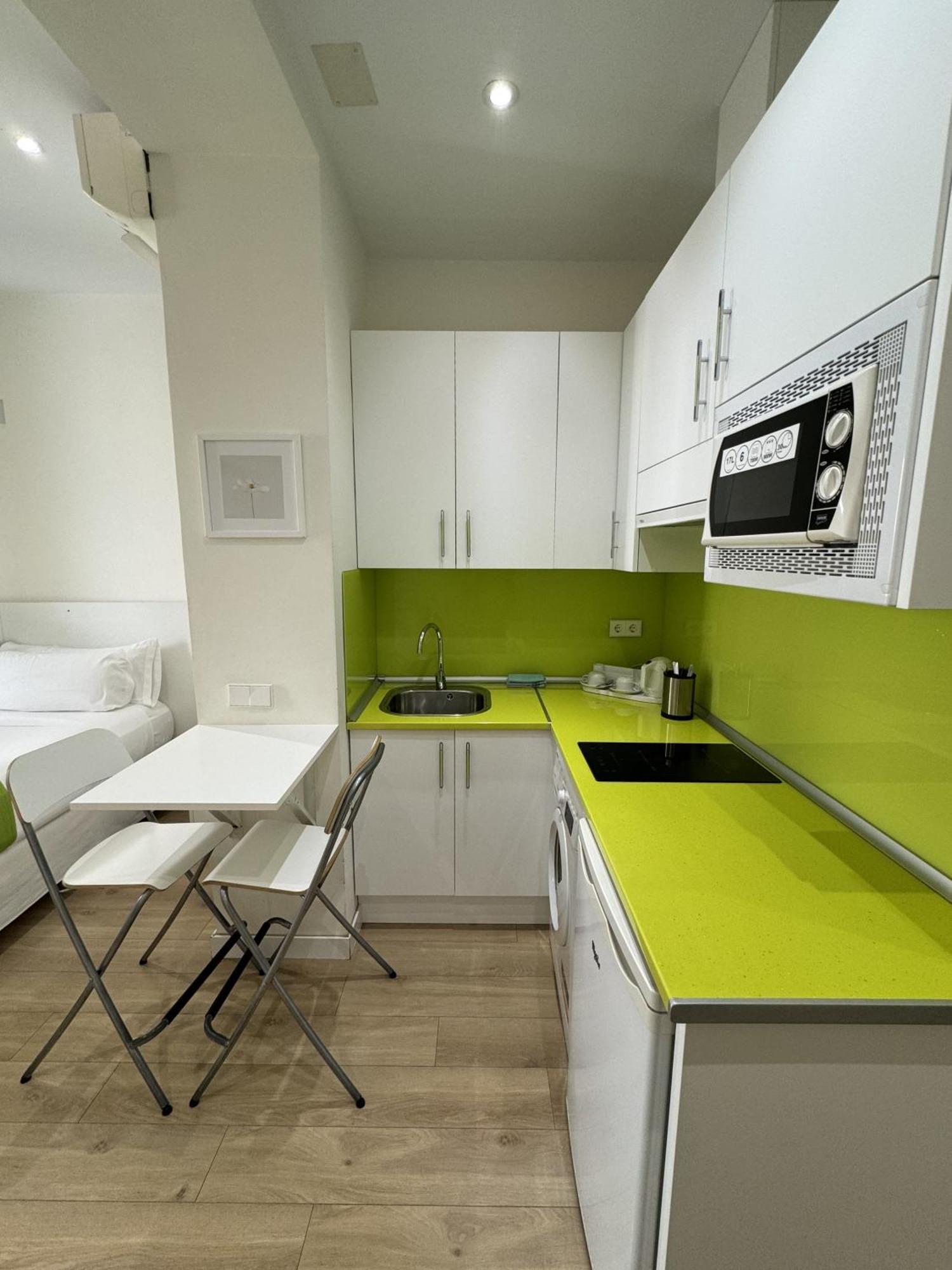 Apartamentos Apolo Мадрид Екстериор снимка