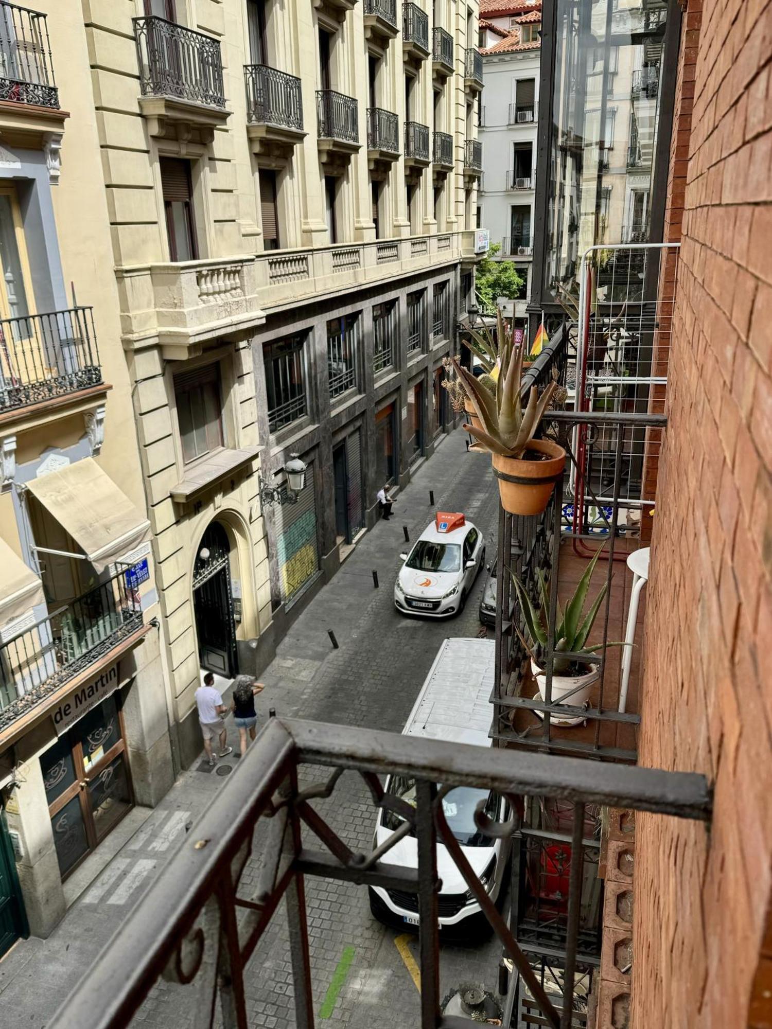 Apartamentos Apolo Мадрид Екстериор снимка