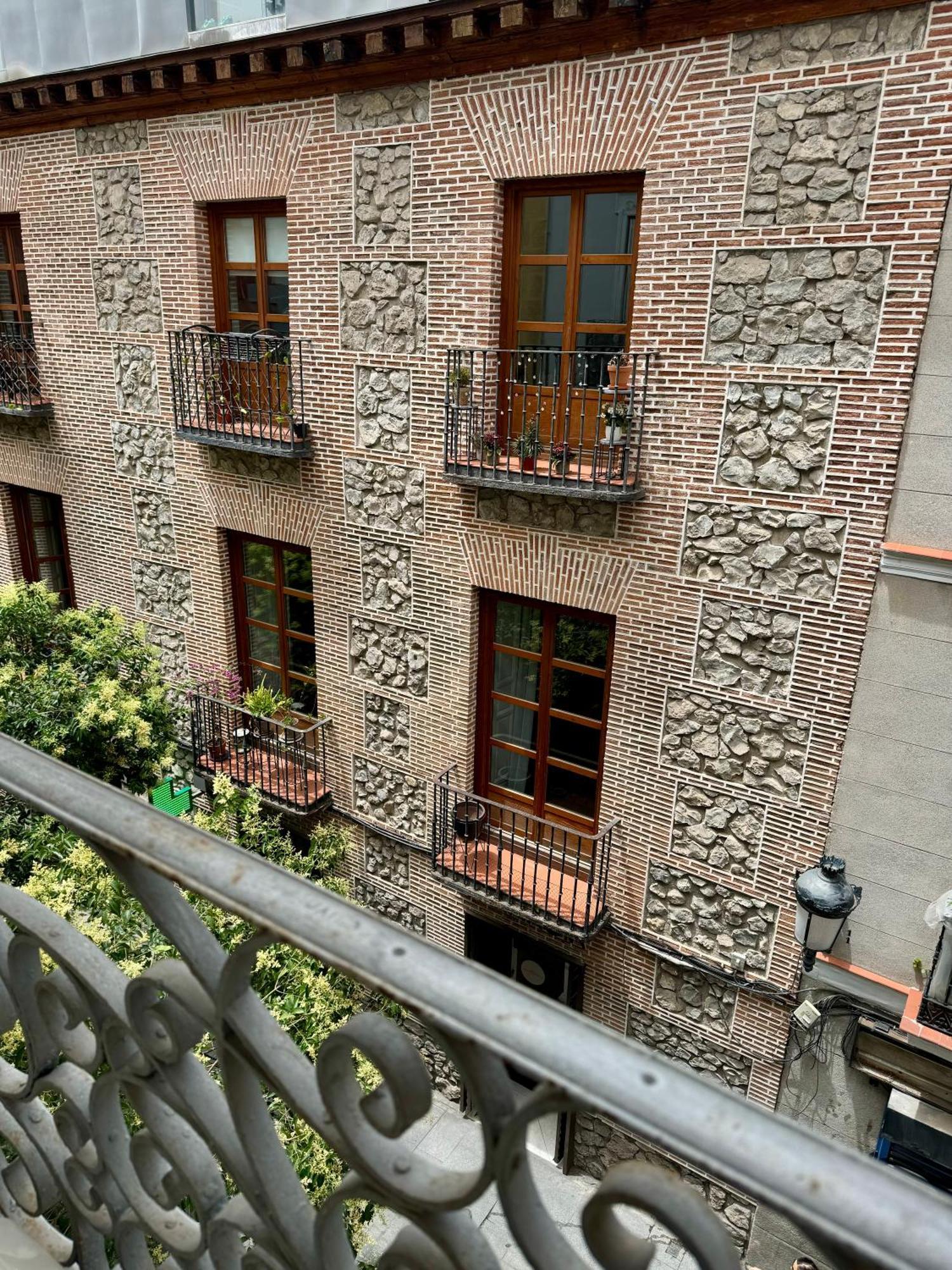 Apartamentos Apolo Мадрид Екстериор снимка