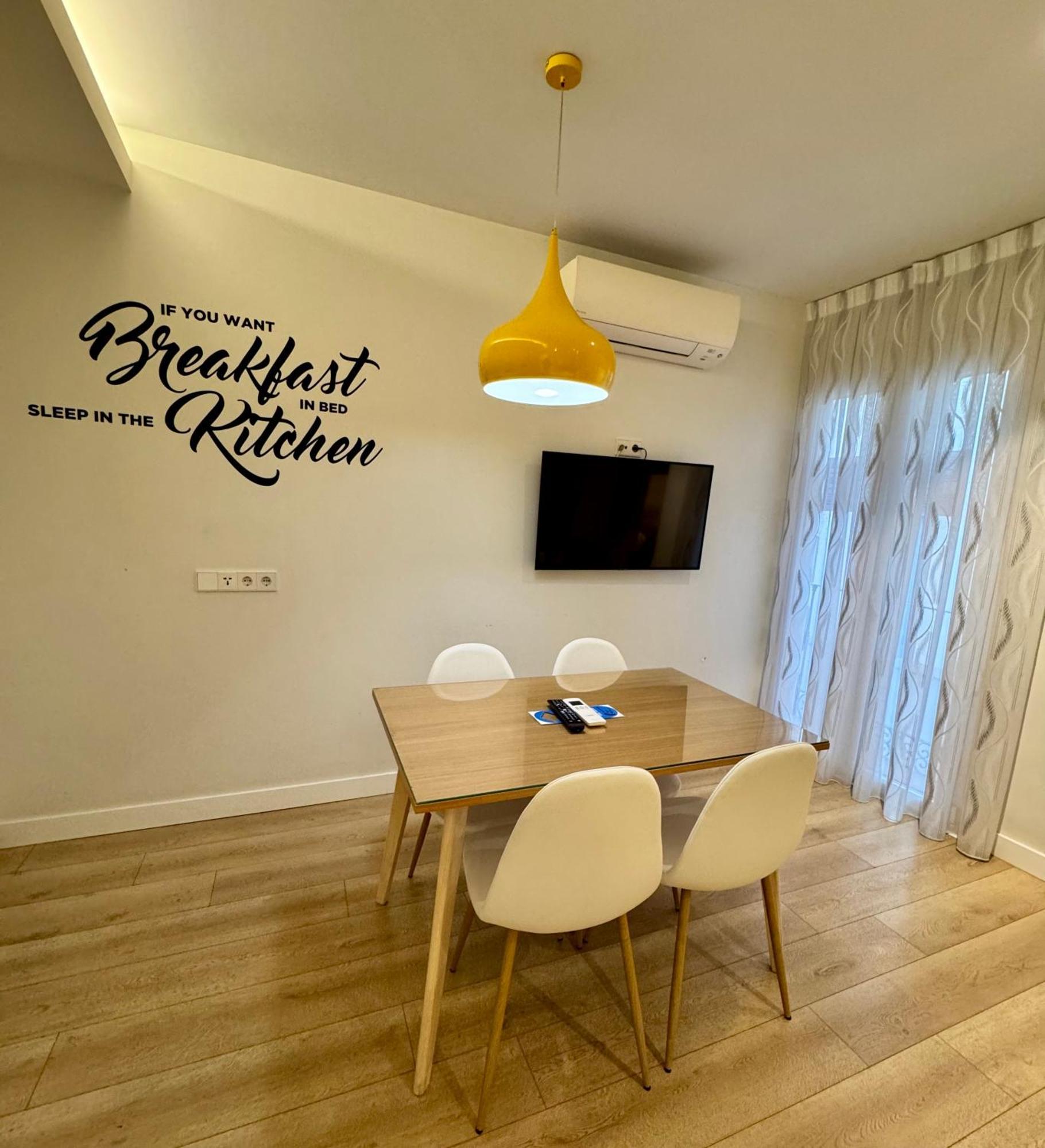 Apartamentos Apolo Мадрид Екстериор снимка