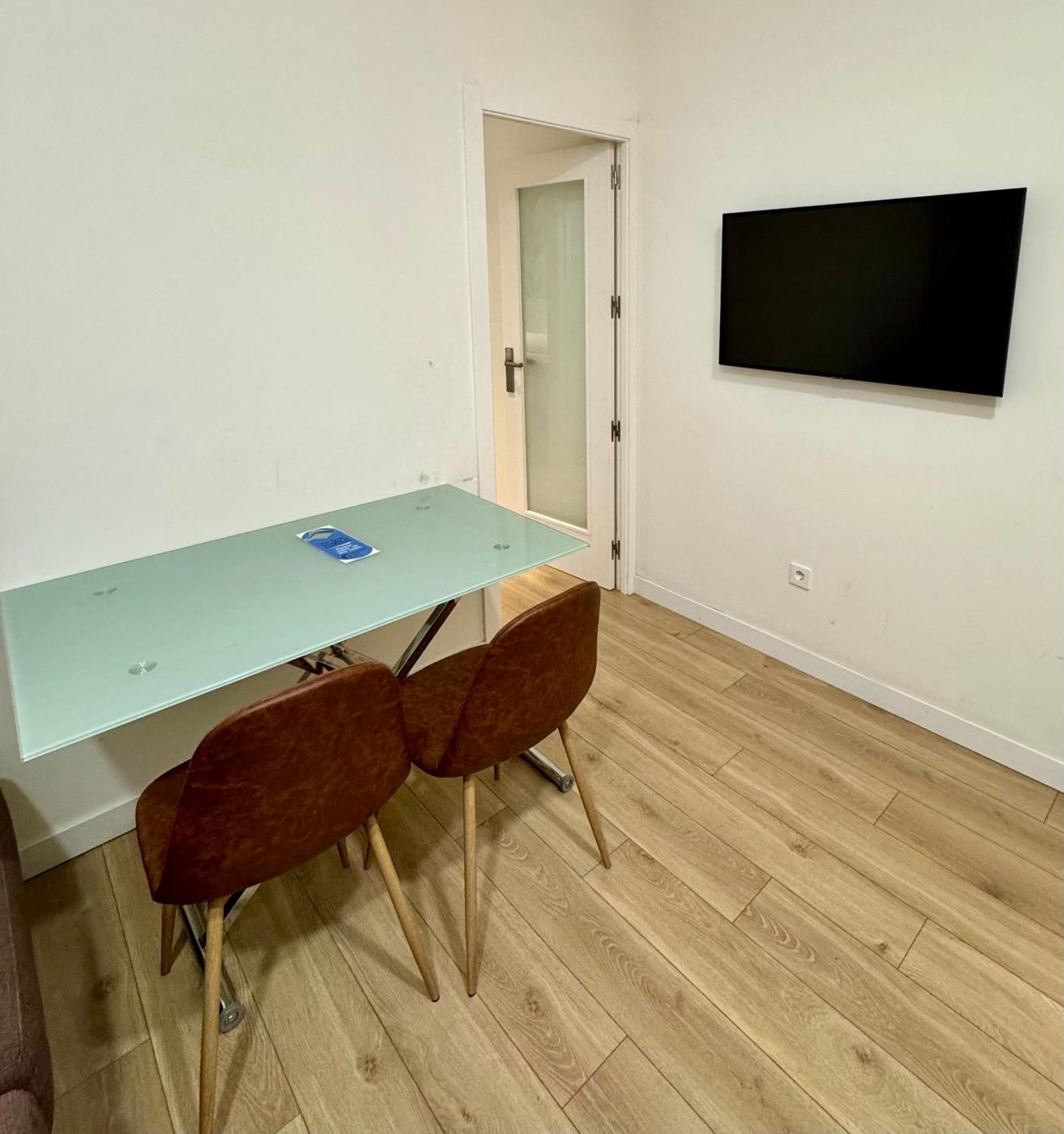 Apartamentos Apolo Мадрид Екстериор снимка