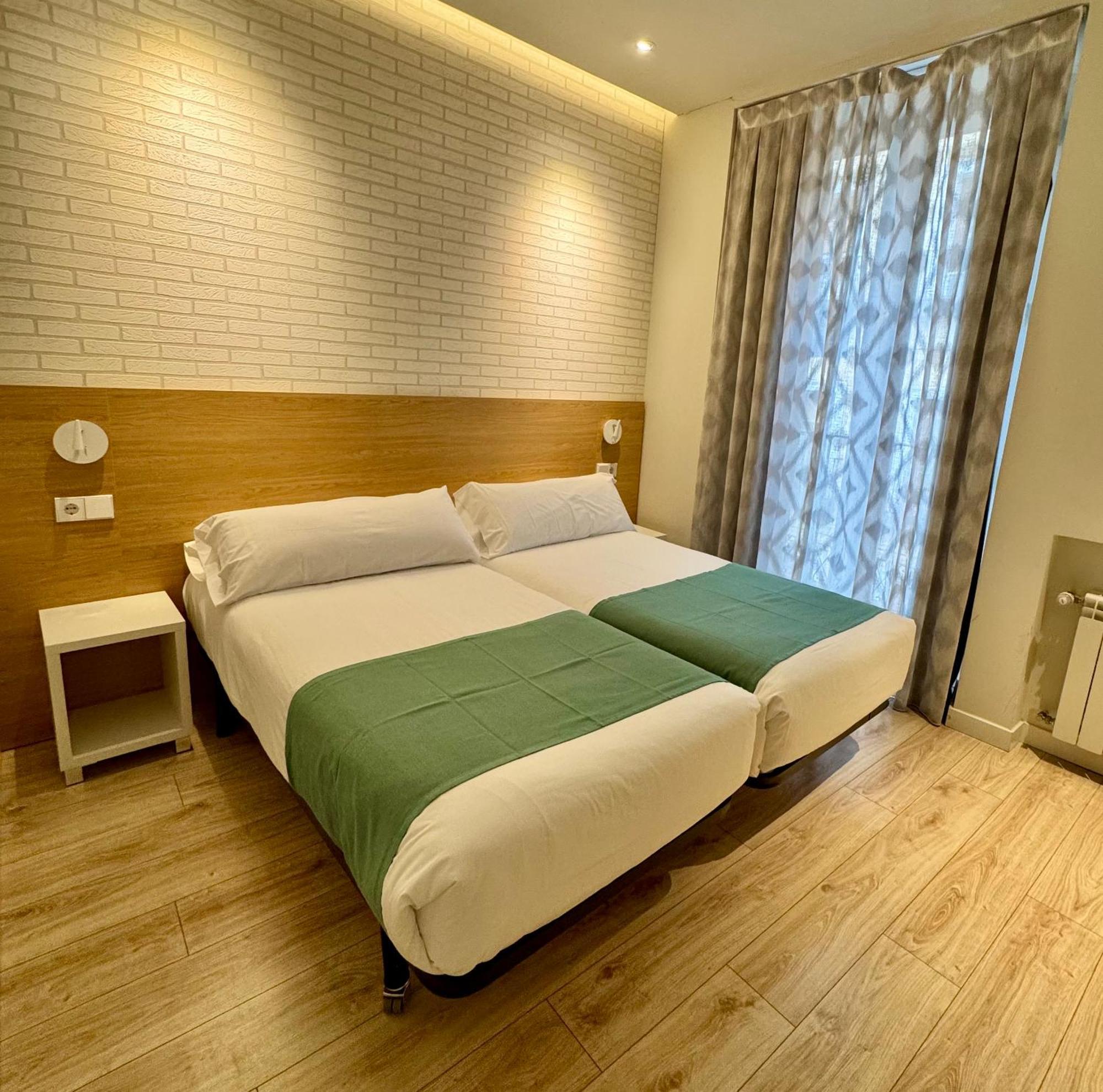 Apartamentos Apolo Мадрид Екстериор снимка