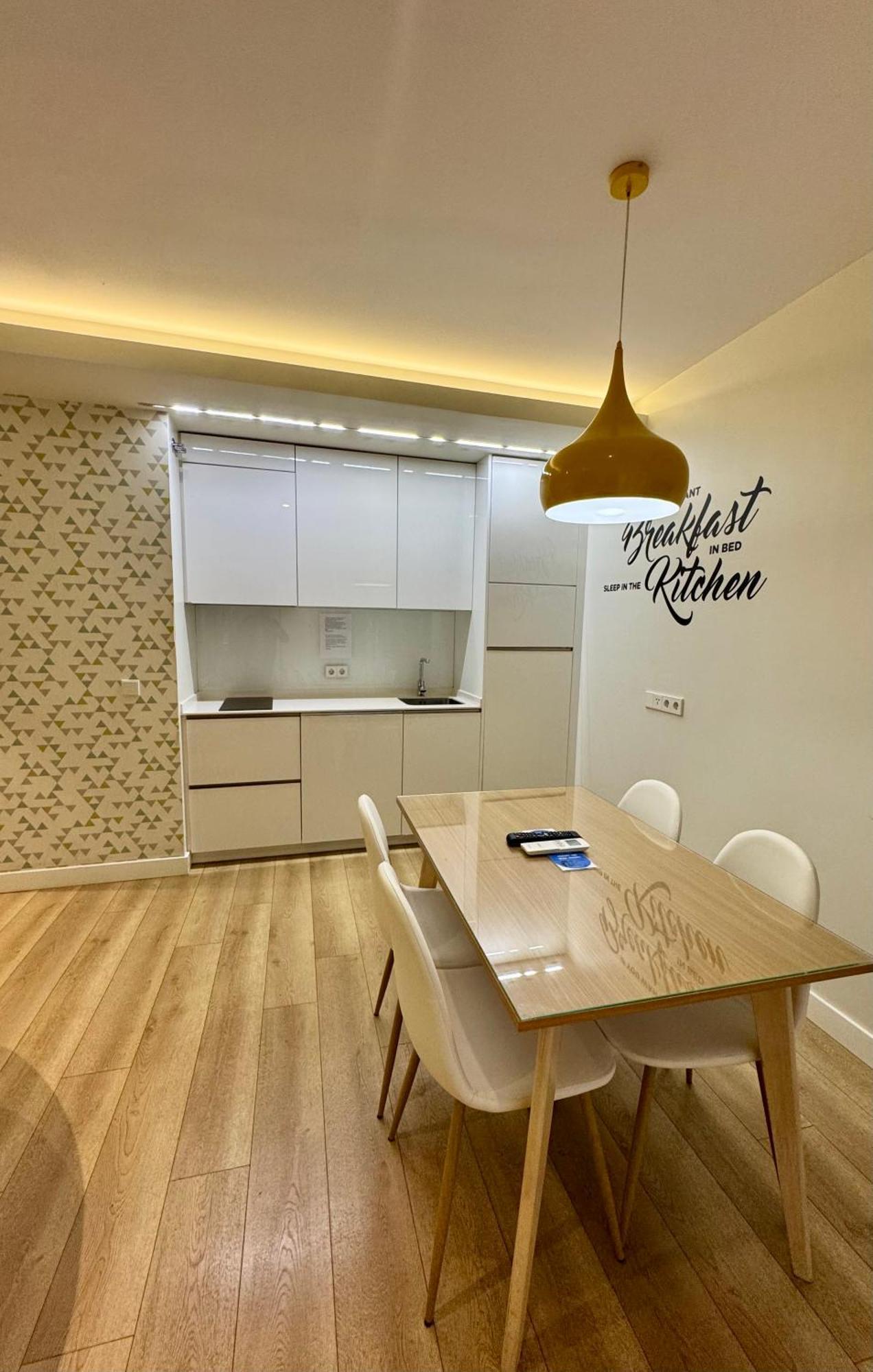 Apartamentos Apolo Мадрид Екстериор снимка