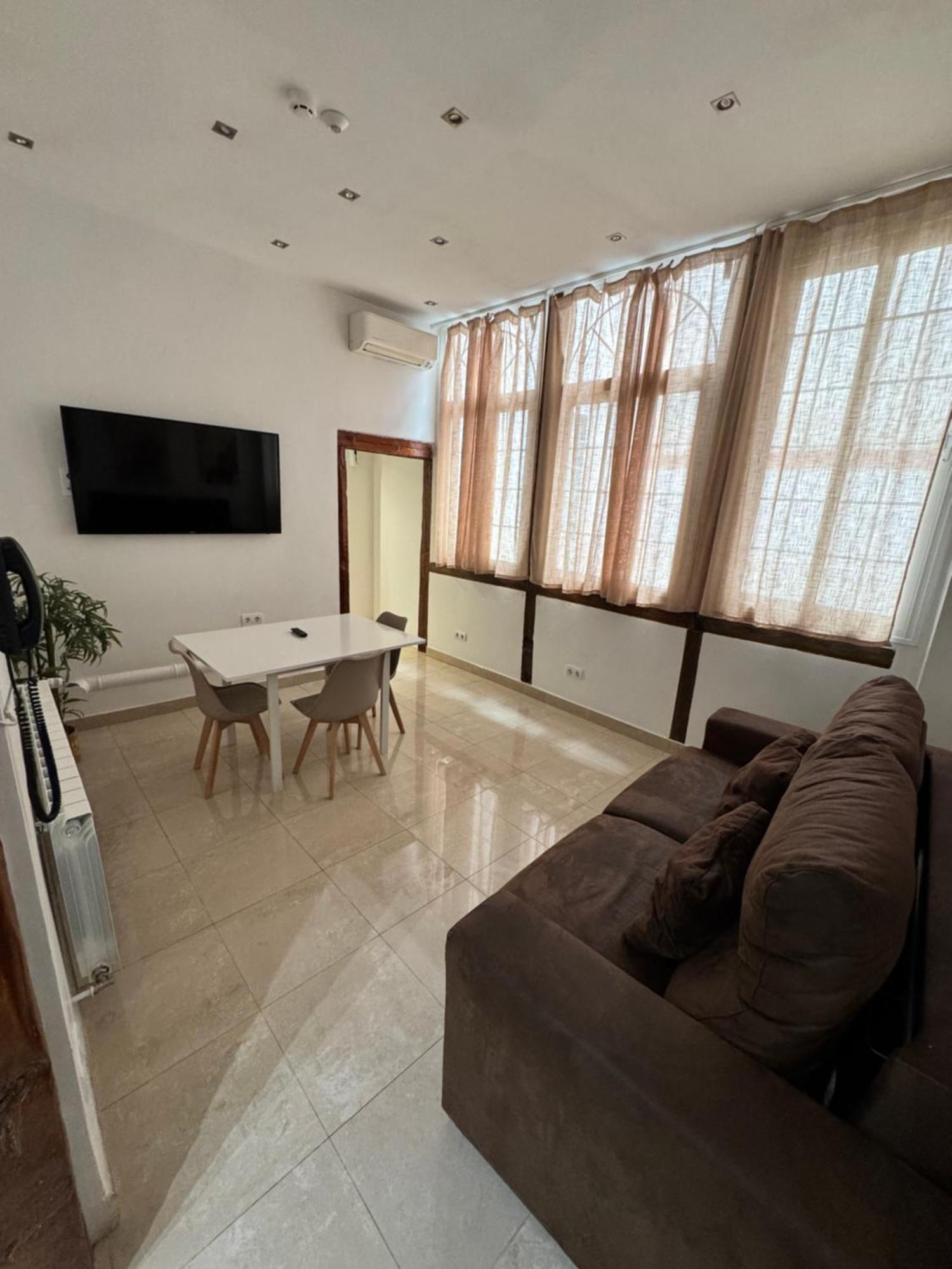 Apartamentos Apolo Мадрид Екстериор снимка