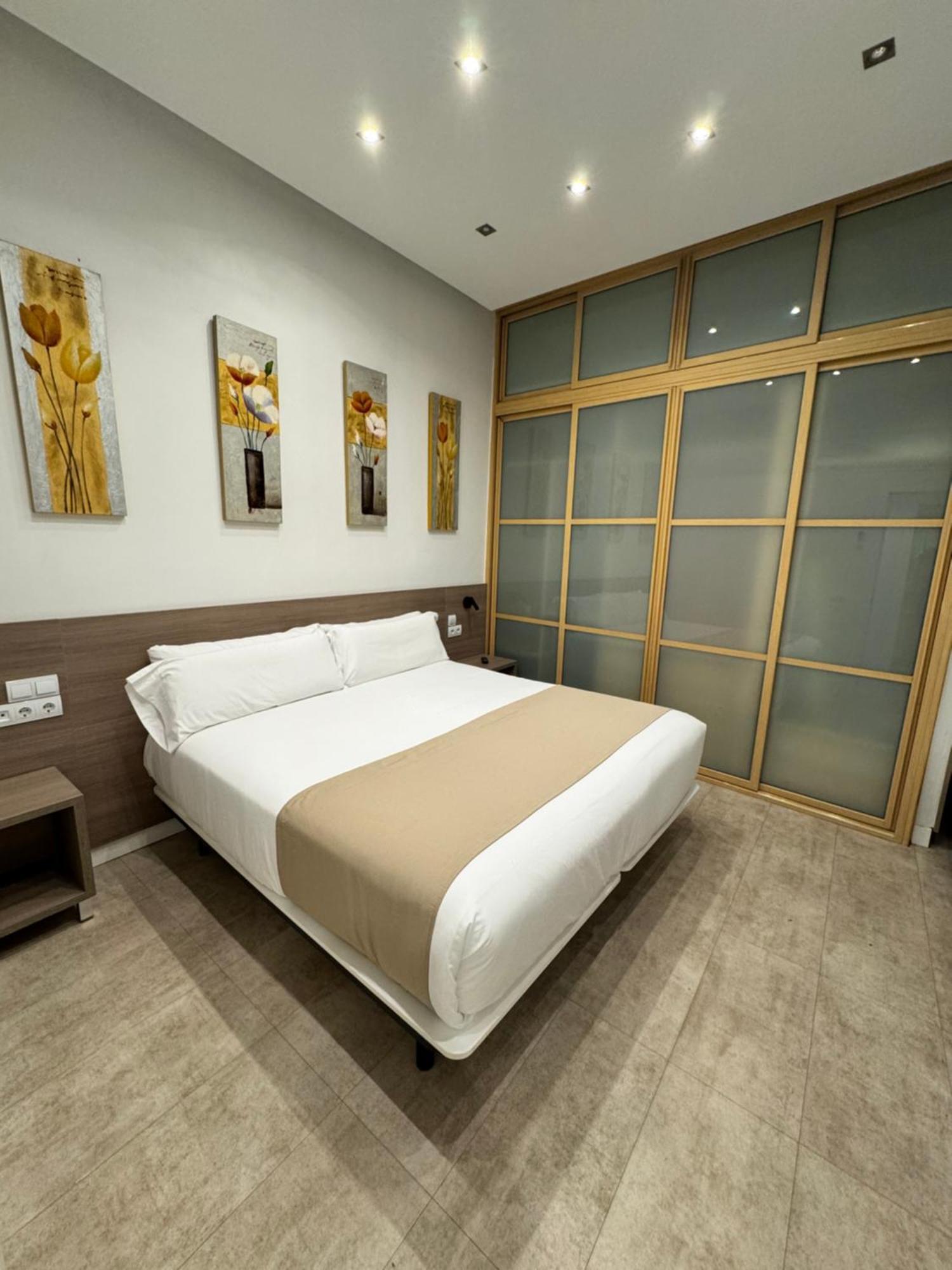 Apartamentos Apolo Мадрид Екстериор снимка