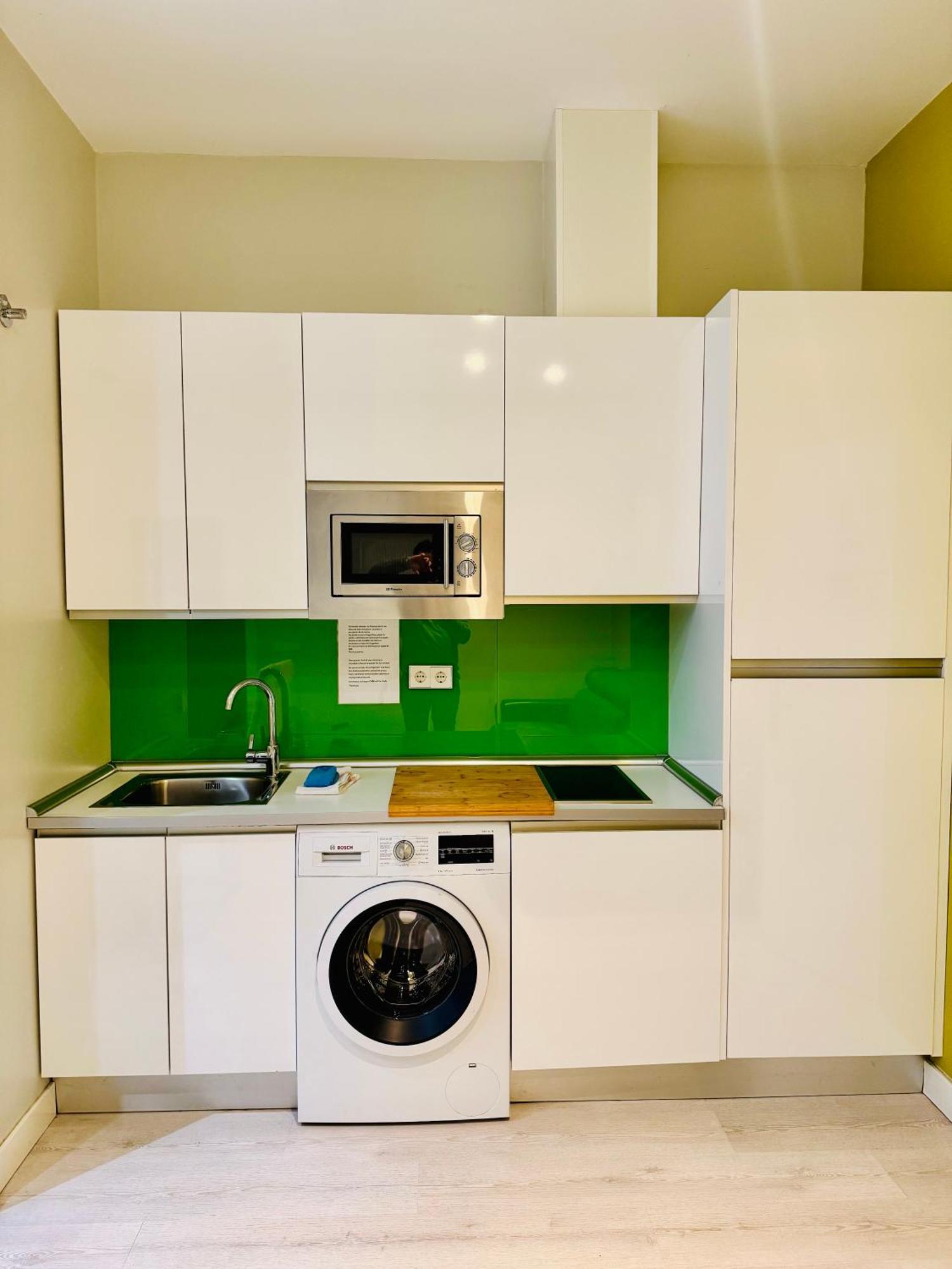 Apartamentos Apolo Мадрид Екстериор снимка