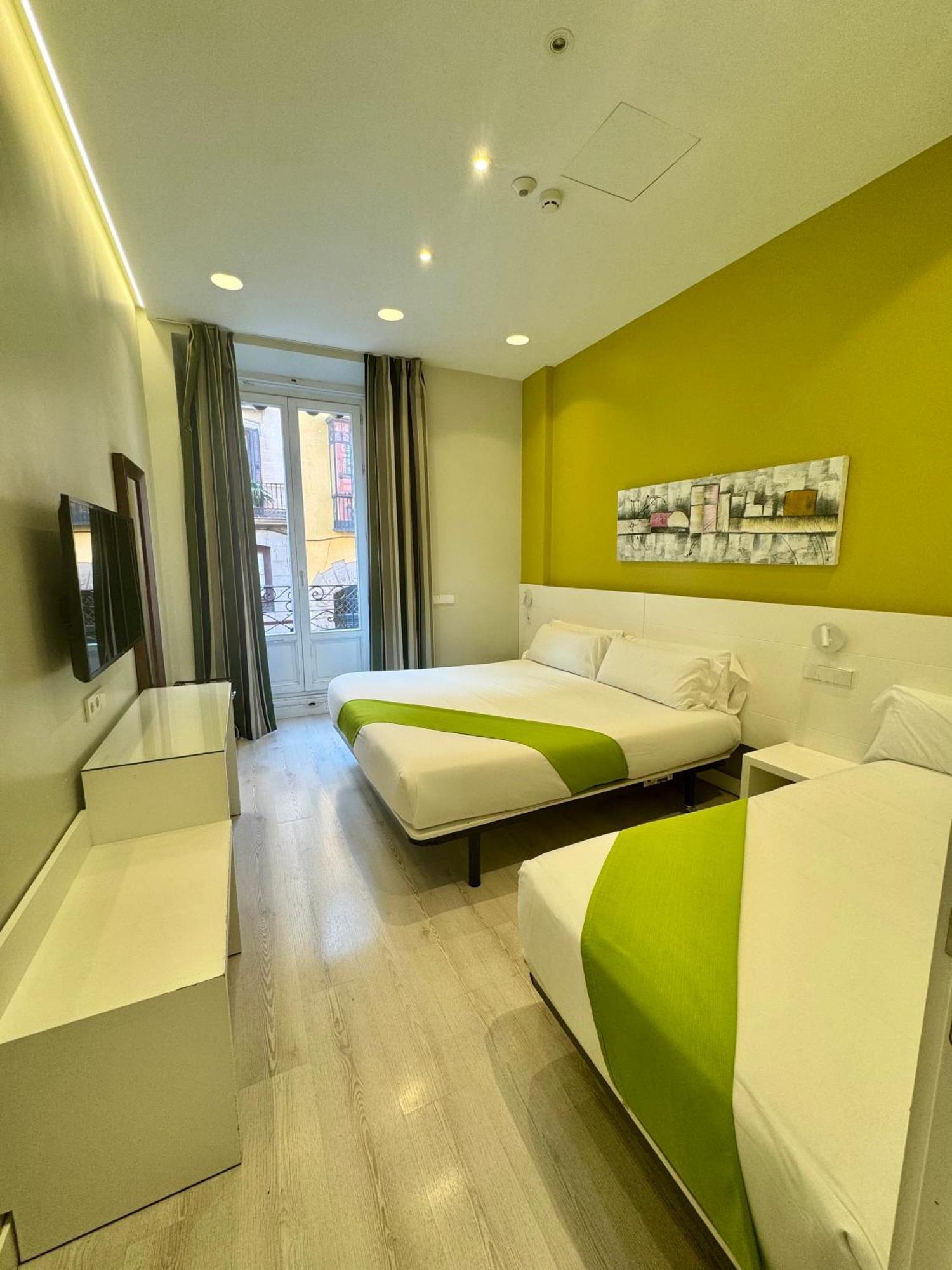 Apartamentos Apolo Мадрид Екстериор снимка