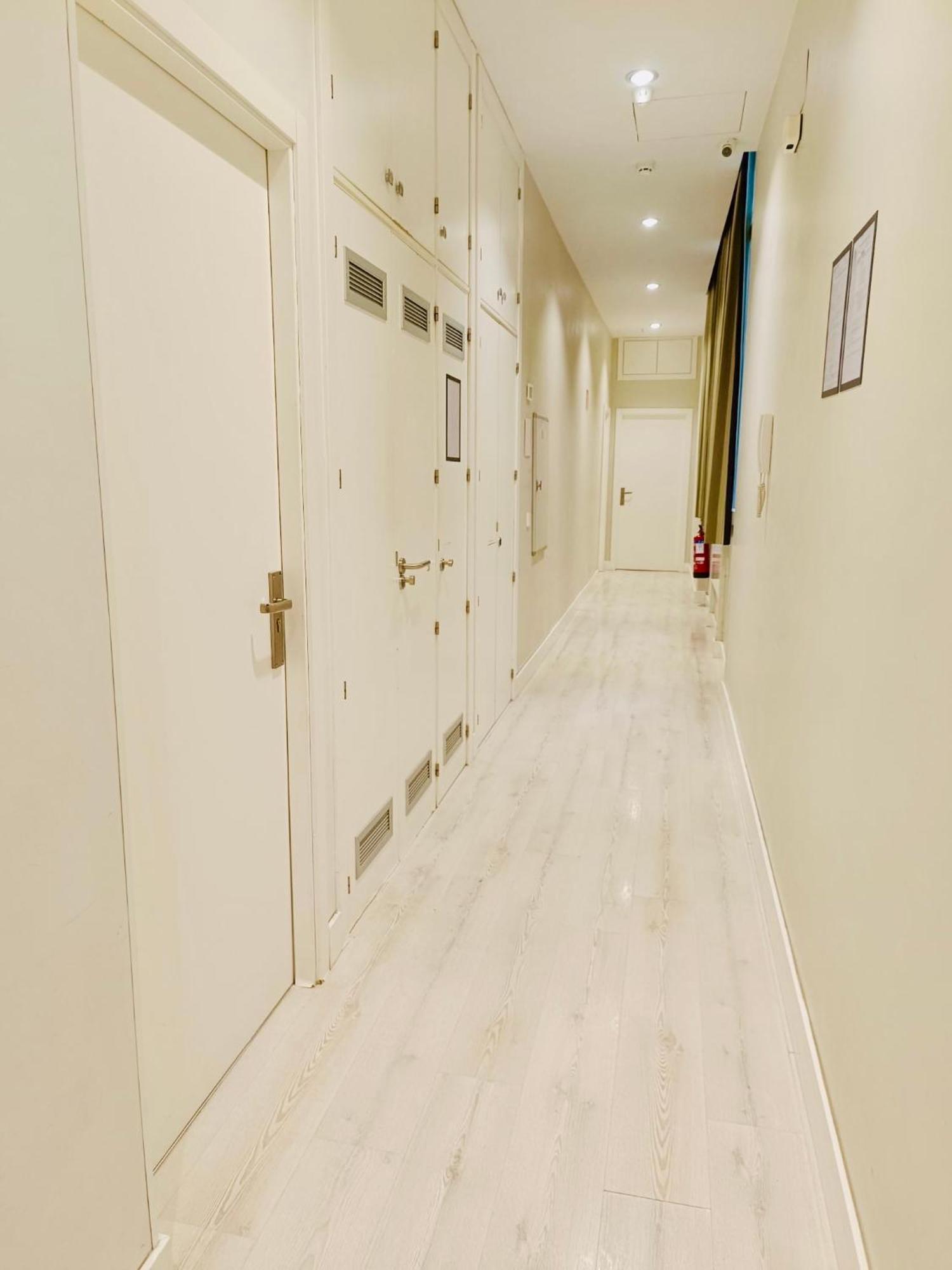 Apartamentos Apolo Мадрид Екстериор снимка