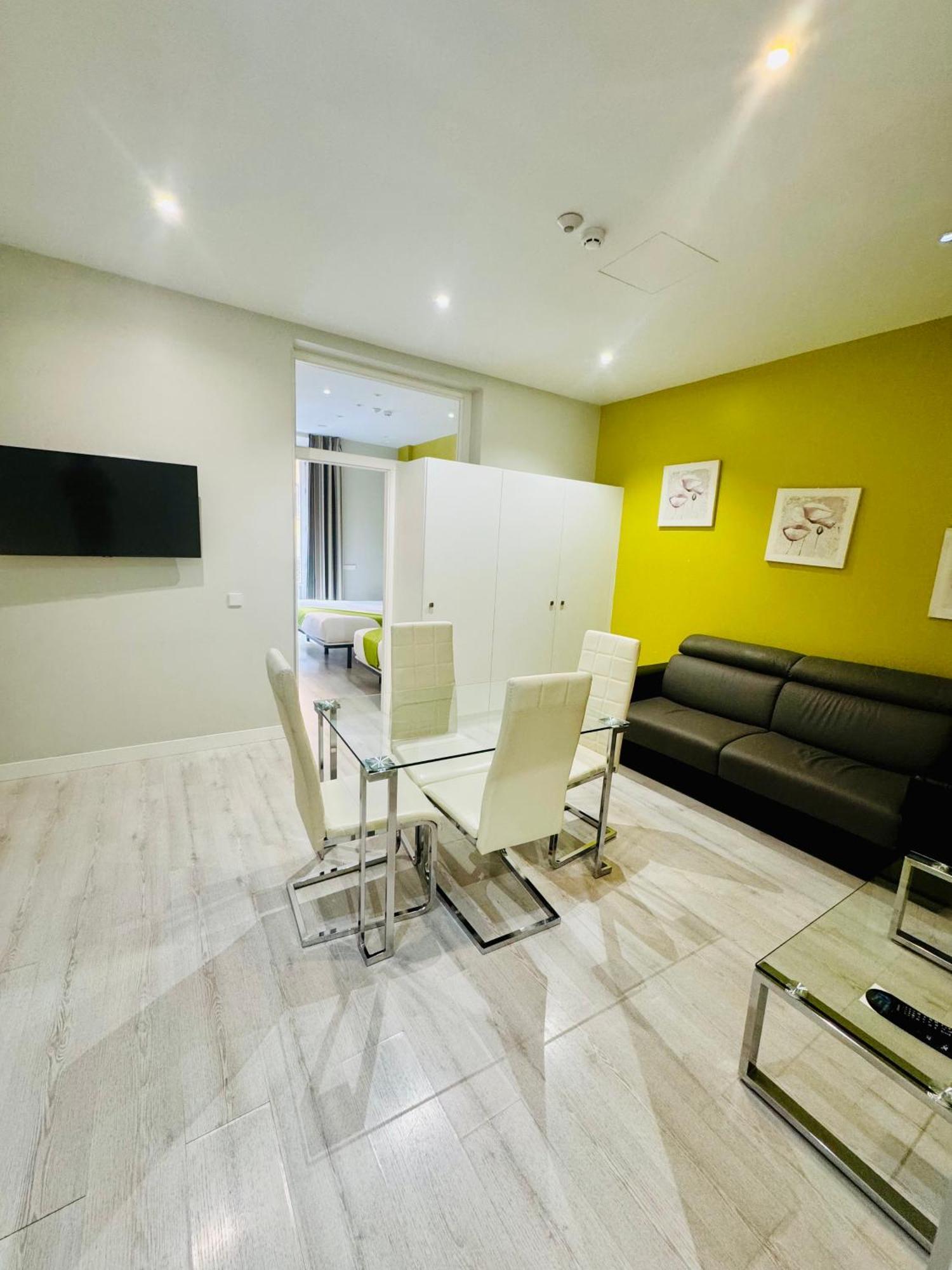Apartamentos Apolo Мадрид Екстериор снимка