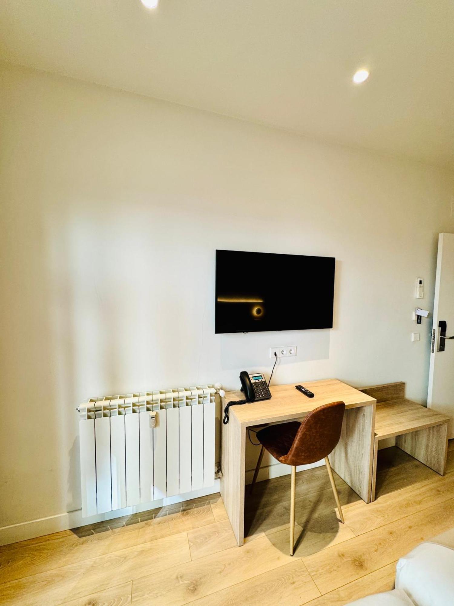 Apartamentos Apolo Мадрид Екстериор снимка