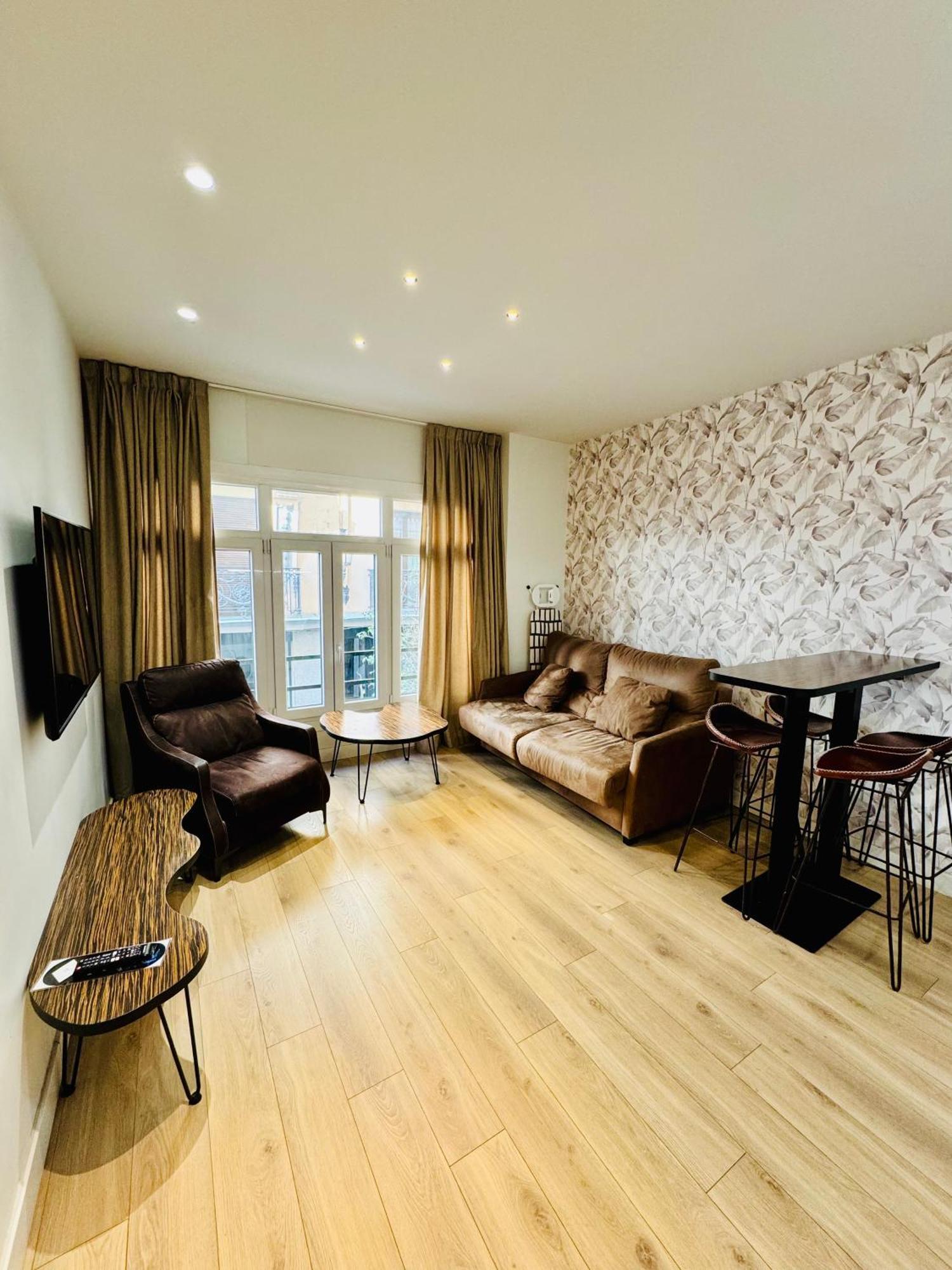 Apartamentos Apolo Мадрид Екстериор снимка