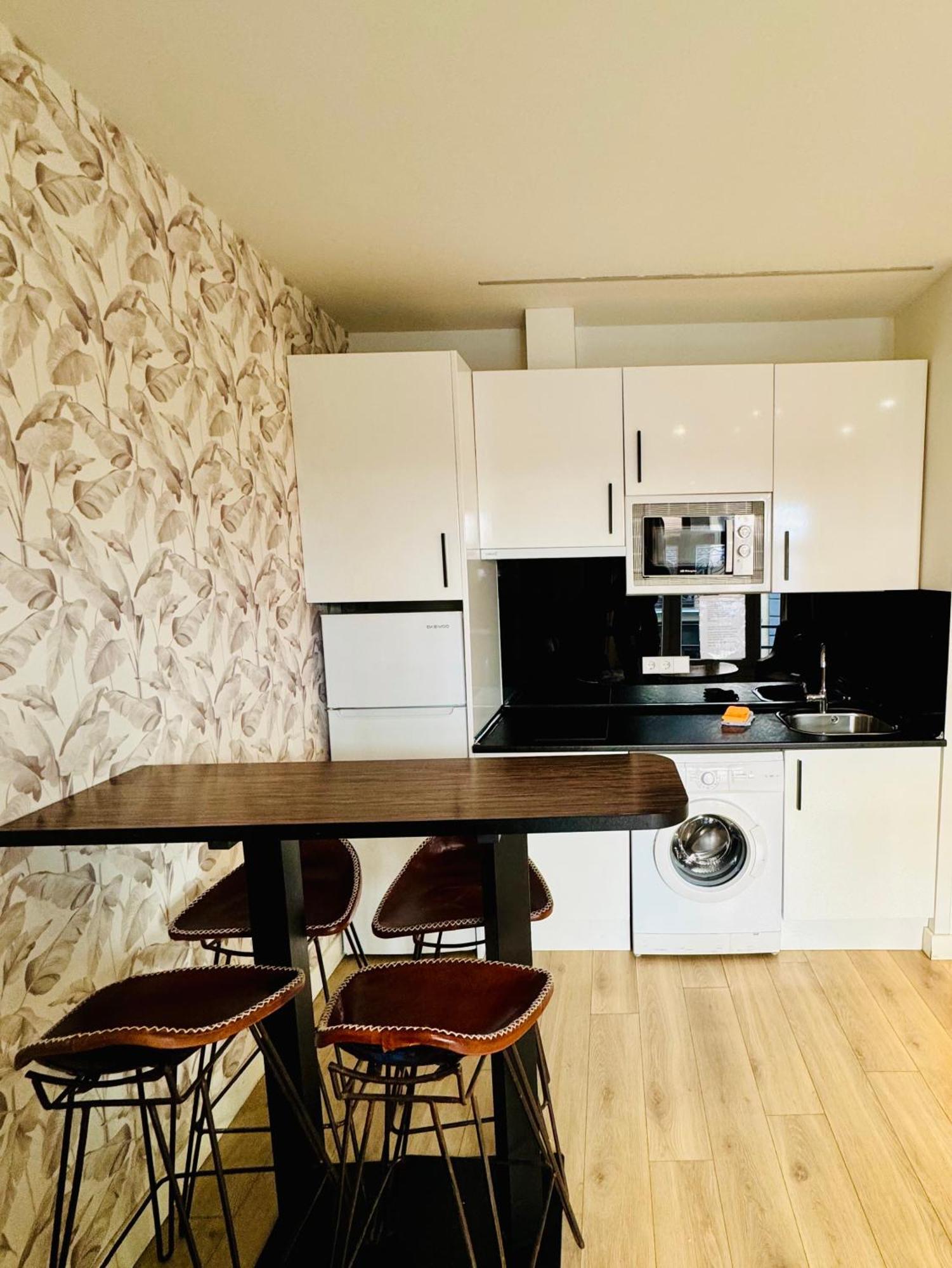 Apartamentos Apolo Мадрид Екстериор снимка