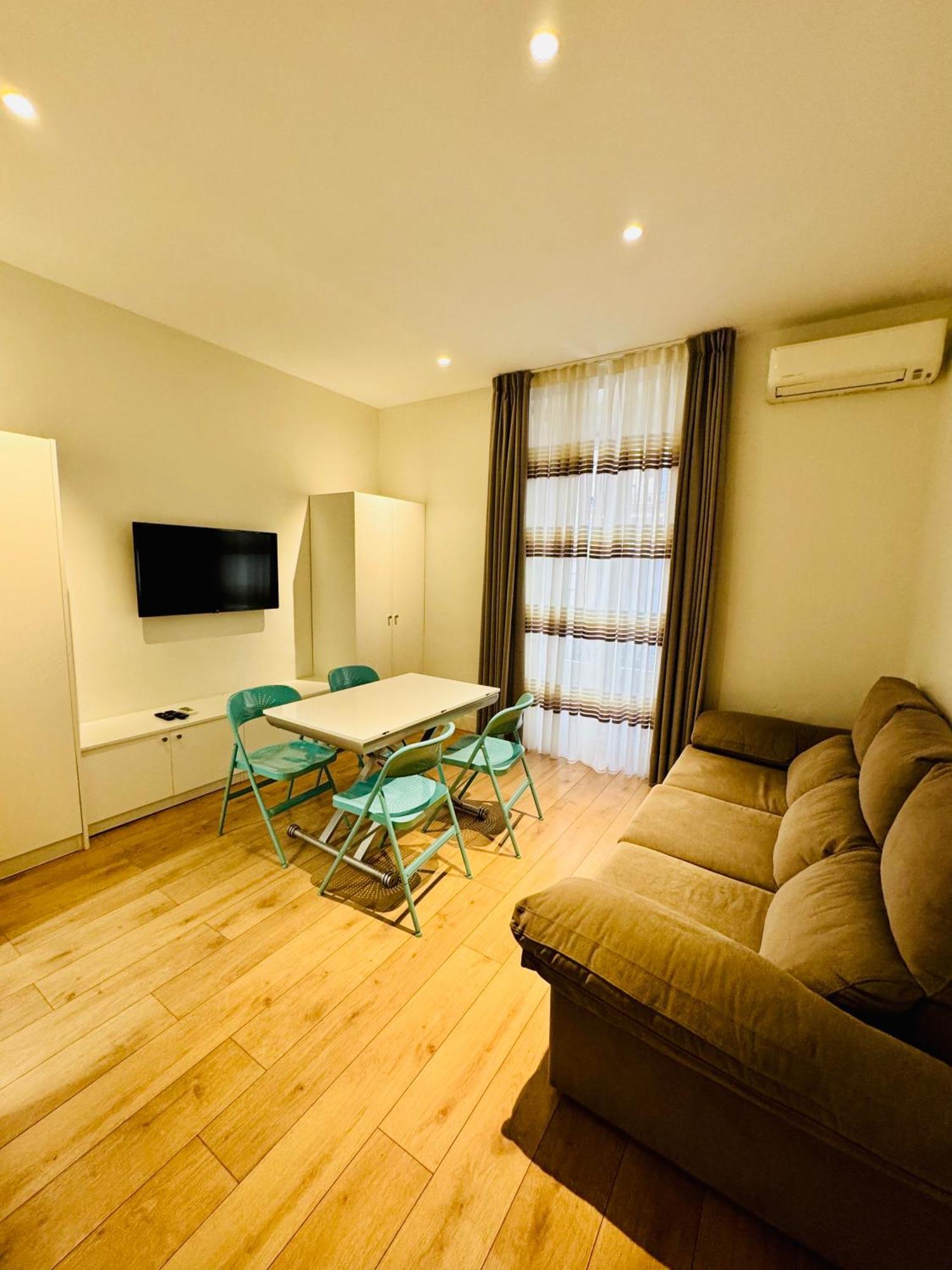 Apartamentos Apolo Мадрид Екстериор снимка