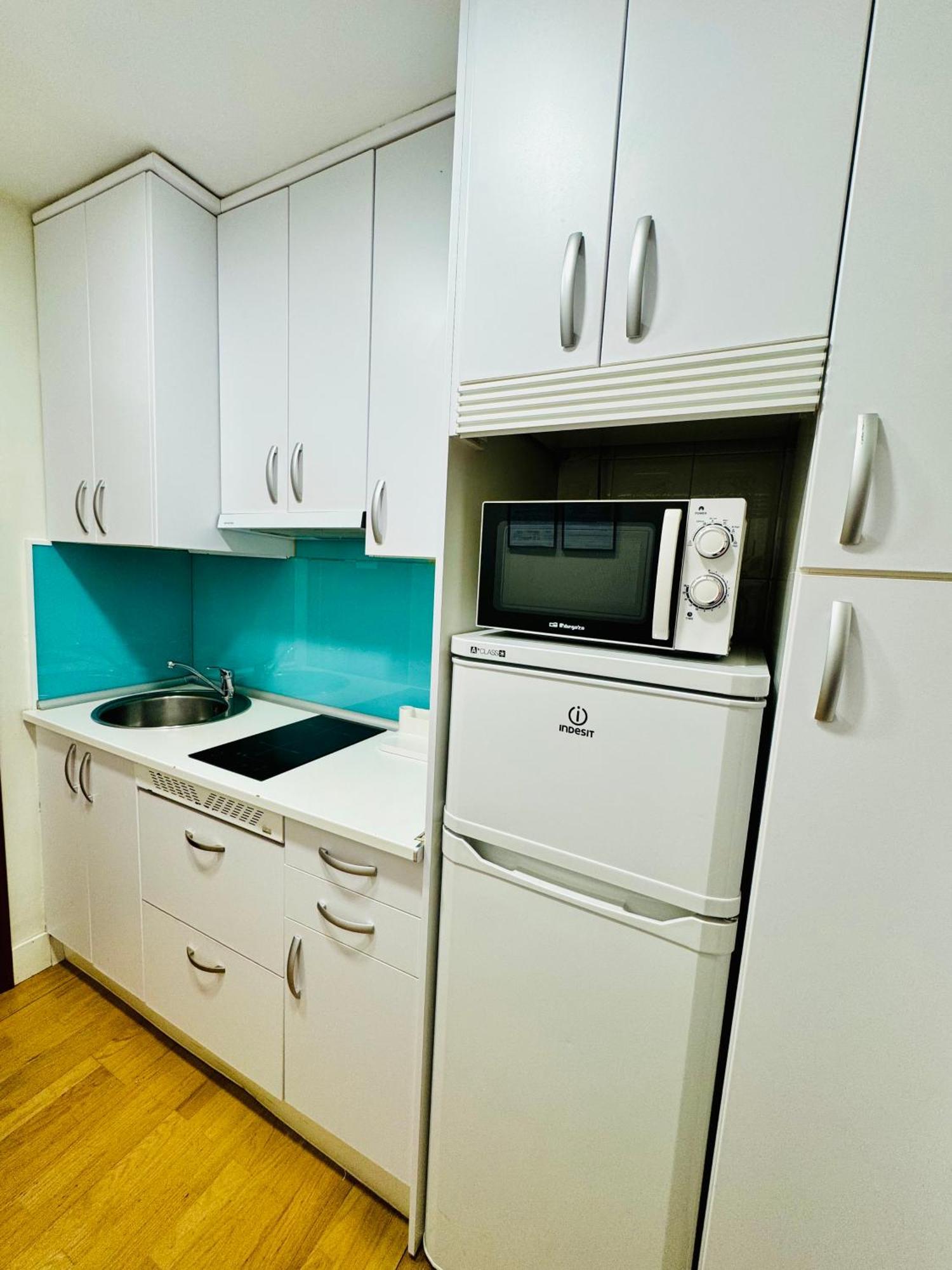 Apartamentos Apolo Мадрид Екстериор снимка