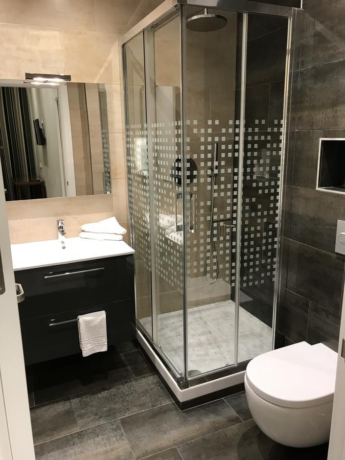 Apartamentos Apolo Мадрид Екстериор снимка