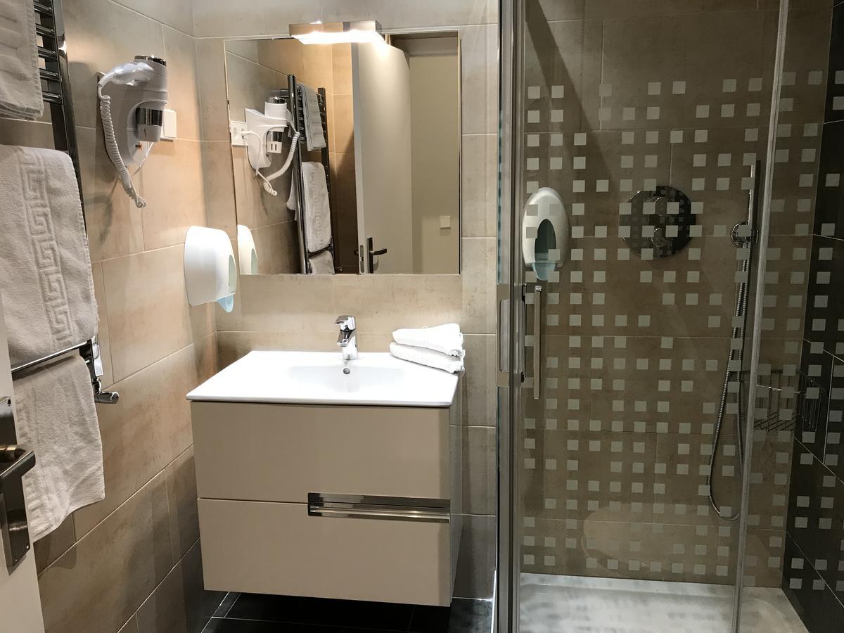 Apartamentos Apolo Мадрид Екстериор снимка