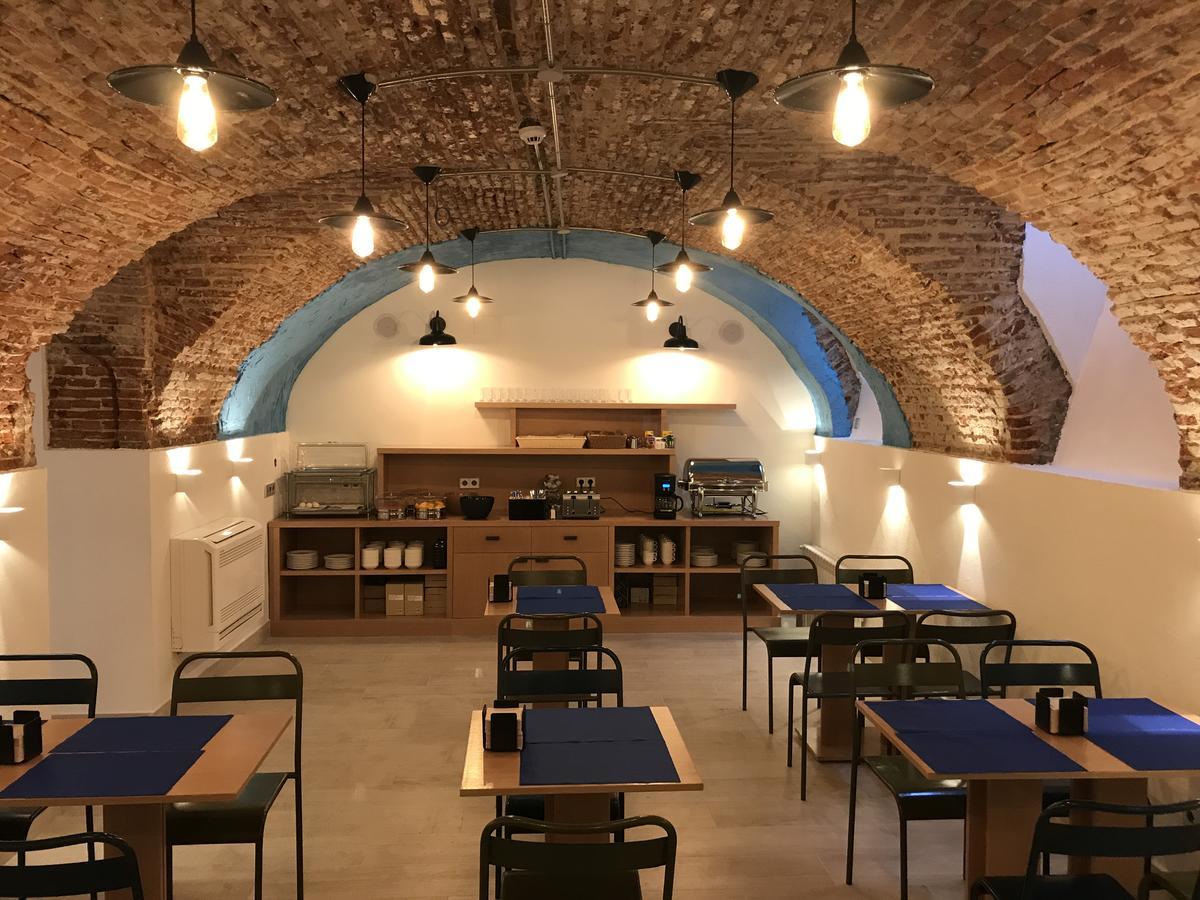 Apartamentos Apolo Мадрид Екстериор снимка