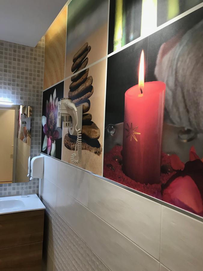 Apartamentos Apolo Мадрид Екстериор снимка